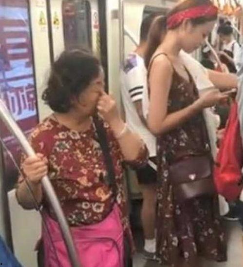 60岁大妈吃瓜,揭秘娱乐圈那些事儿