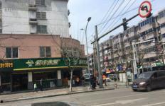 昆山玉山广场吃瓜,夏日吃瓜盛景，共享清凉时光