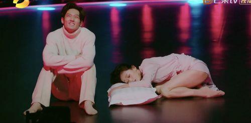 舞蹈风暴吃瓜,揭秘幕后吃瓜，舞者们的激情与泪水