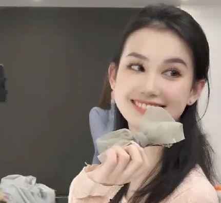 网红向婧吃瓜视频,带你领略幕后真相