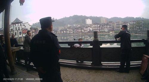 男子吃瓜跳桥,一场意外引发的悲剧与反思